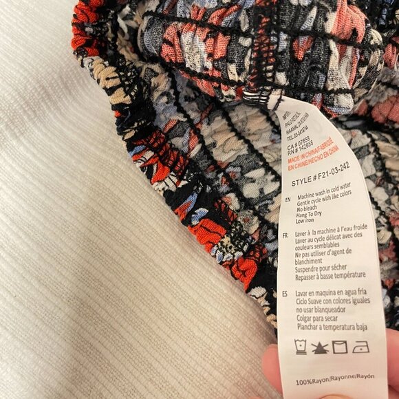 NWT Forever 21 Smocked Self-Tie Crop Top Black Floral - XS - Picture 6 of 10